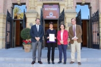 Socorro Serrano obtiene el Premio Ibn Firnás” por su trabajo sobre enfermedades del alcornoque