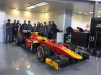 Estudiantes del Aula del Motor de la UCO visitan la escudera Racing Engineering 