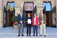 Socorro Serrano obtiene el Premio “Ibn Firnás” por su trabajo sobre enfermedades del alcornoque