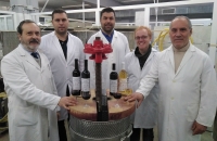 Alumnado de grado de Enologa elabora diferentes tipos de vino en colaboracin con Consumibles Mezquita