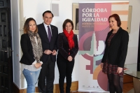 De izq. a dcha., Ana María Guijarro Carmona, José Carlos Gómez Villamandos, Isabel Ambrosio Palos y Ana Díaz Navarrete