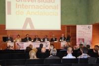 De izqda. a dcha., el presidente de la Academia Sevillana de Ciencias Veterinarias, Antonio Oropesa; la concejala de Cultura, Educación y Festejos del Ayuntamiento de Baeza, Rocío Poza; el rector de la UCO, José Carlos Gómez Villamandos; el rector de la UNIA, Eugenio Domínguez Vilches; el presidente del Consejo General de Colegios Veterinarios, Juan José Badiola; el diputado provincial de Infraestructuras y Servicios Municipales de la Diputación provincial de Jaén, José Castro, y el presidente de la Academia de Ciencias Veterinarias de Andalucía Oriental, Antonio Marín.