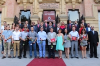 Fotografa de familia de la entrega de los premios Emilio Botn