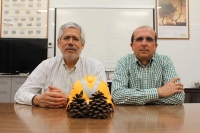 Miguel ngel Herrera (i) y Francisco Rodrguez y Silva, en el laboratorio de su grupo de investigacin en la Universidad de Crdoba