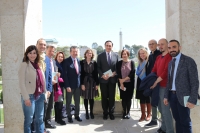 Jos Carlos Gmez Villamandos, Vicente Snchez y M Carmen Lin (en el centro),con profesorado de Ciencias de la Educacin y el vicerrector de Estudiantes.