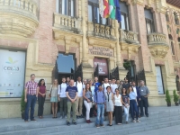 Integrantes del proyecto COSMIC en la puerta del Rectorado.