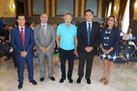 René Drucker, en el centro, junto con autoridades académicas de la Universidad de Córdoba y el Imibic