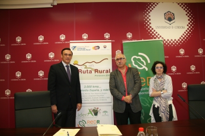De izq. a dcha. Jose Carlos Gomez Villamandos, Eduardo Ramos y Dolores Garrido durante la presentación