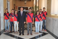 El rector, José Carlos Gómez Villamandos, con los integrantes del equipo que representará a la UCO en el CMUDE de Bogotá 