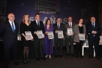 Foto de familia de autoridades asistentes al acto de presentación del libro de la ETSIAM