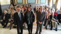 De izquierda a derecha, Jess Pelez, M Carmen Balbuena y Antonio Piero, al comienzo de la conferencia en la Sala Mudjar del Rectorado.
